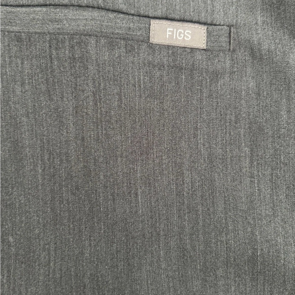 FIGS Technical Collection Scrub Top – Women’s Medium, Excellent Condition - Picture 4 of 14